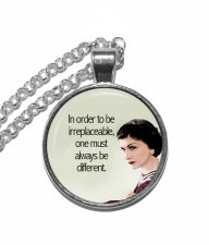 Halsband Brons Silver Citat Quote Coco Chanel