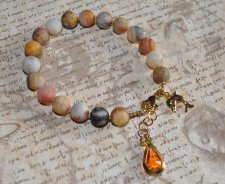 Crazy Lace Agate-armband med rundslipade agatpärlor i intrikata mönster, 18K guldförgylld delfinberlock och vintage lucite-berlo