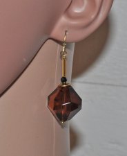 Vintage statement-örhängen med stora mörkt kastanjebruna akrylpärlor från 1960-talet, kombinerade med facetterade svarta spinell