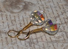 Handgjorda statementörhängen med stora vintage Swarovski-kristaller i aurora borealis-finish (#346 Crystal AB, 18mm), dekorerade