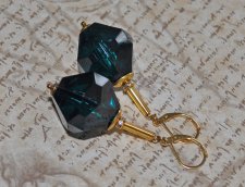 Vintage-inspirerade statementörhängen med stora 21 mm akryl-bikonpärlor i tealgrön från 1960-talet, dekorerade med strassrondell