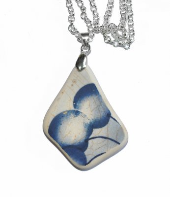 Halsband Havsporslin Sea pottery Återbruk Strandfynd Unikt